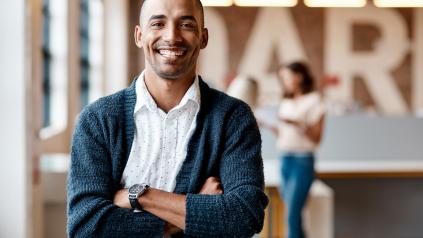 Homme entrepreneur travaillant sur un projet professionnel